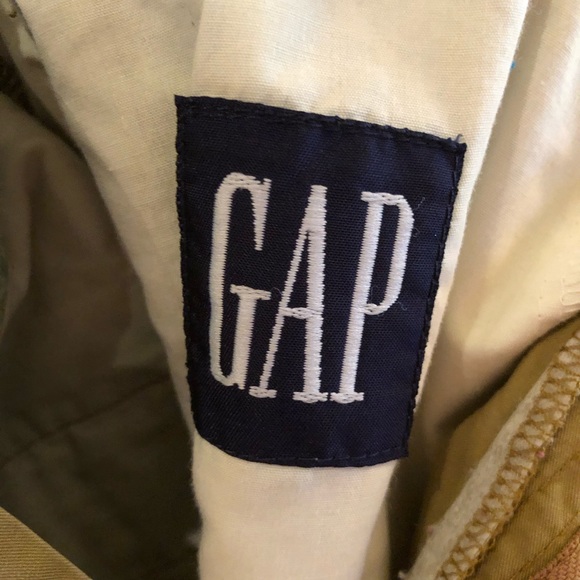 GAP Chino Khaki Pleated Front Shorts - Picture 5 of 8